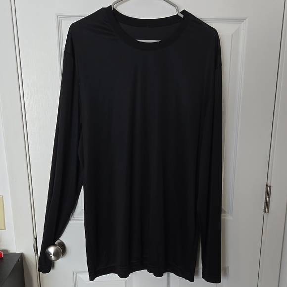 Source Unknown Other - Black Long Sleeve Tee with Crew Neck